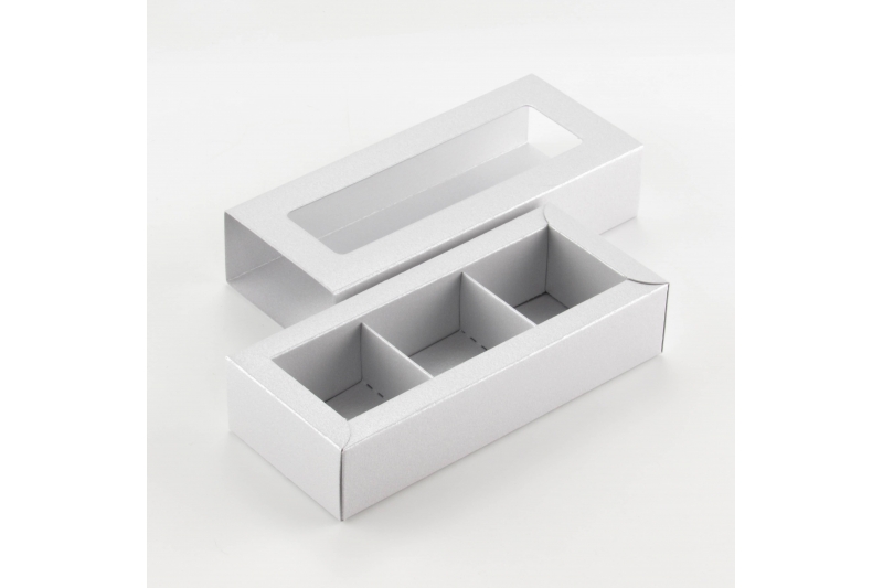 Коробка на 3 конфеты с фальшбортом дизайн серебряная "Galactic Silver" с окном (12,2*4*3 см)